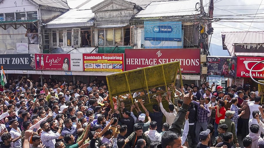 <div class="paragraphs"><p>File photo: Protestors, who had gathered on the call of Hindu groups, remove a security barricade during a protest demanding the demolition of an illegal structure in a mosque, at Sanjauli locality in Shimla, Wednesday, Sept 11, 2024. </p></div>