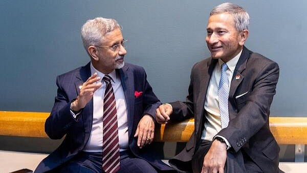 <div class="paragraphs"><p>External Affairs Minister S Jaishankar with Singapore's Foreign Affairs Minister Vivian Balakrishnan, in New York, USA on Sept 28.</p></div>