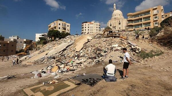 <div class="paragraphs"><p>People inspect the damage at the site of Sunday's Israeli attack on the city of Ain Deleb, amid the ongoing hostilities between Hezbollah and Israeli forces, in southern Lebanon. </p></div>