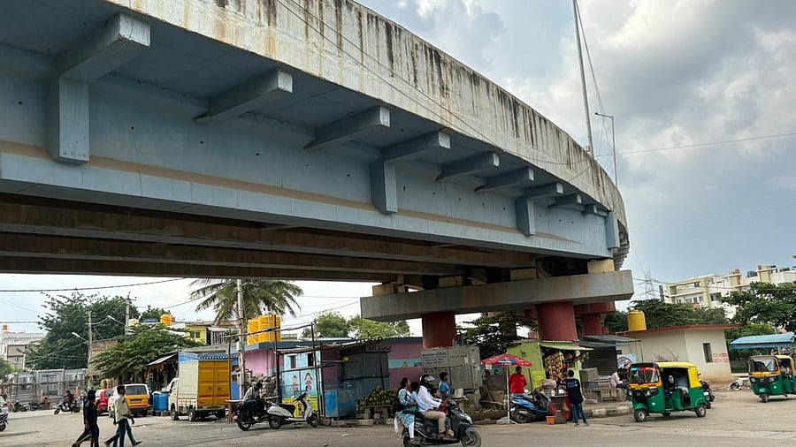 <div class="paragraphs"><p>The Hoodi railway overbridge. </p></div>