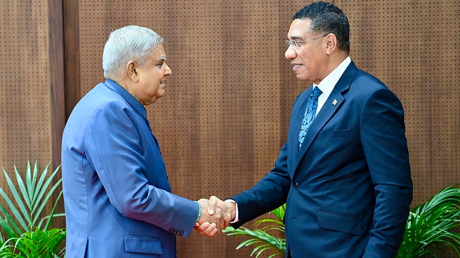 <div class="paragraphs"><p>Holness arrived here on Monday.</p></div>