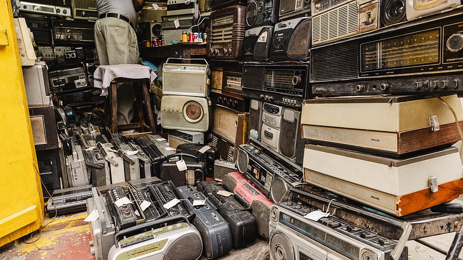 <div class="paragraphs"><p>Image showing collection of old radios. For representational purposes.</p></div>