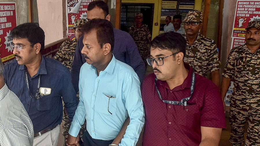 <div class="paragraphs"><p>CBI officials with former RG Kar principal Sandip Ghosh in Kolkata</p></div>