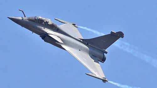 <div class="paragraphs"><p>Rafale aircraft flies at the inauguration programme of Aero India 2015 at Yelahanka Airbase in Bengaluru. </p></div>