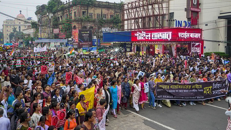 <div class="paragraphs"><p>Members of Bengal Junior Doctors' Front and others take part in a mega rally.</p></div>