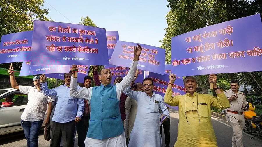 <div class="paragraphs"><p>Former Union minister and BJP leader Vijay Goel with party supporters shout slogans during a protest against Ex-Delhi CM Arvind Kejriwal at the 5, Ferozeshah Road, in New Delhi, Friday, Oct. 4, 2024.</p></div>