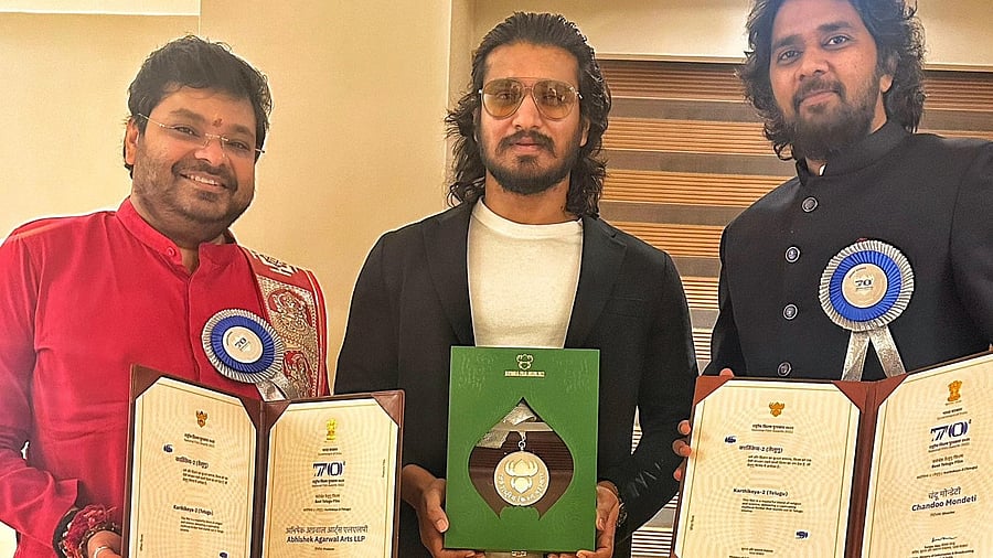 <div class="paragraphs"><p>Nikhil Siddhartha flanked by producer Abhishek Aggarwal and director Chandoo Mondeti.</p></div>