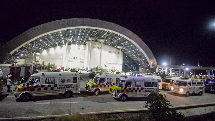 <div class="paragraphs"><p>Ambulances outside the Trichy Airport after an Air India flight from Tirchy to Sharjah faced a mid-air emergency.</p></div>