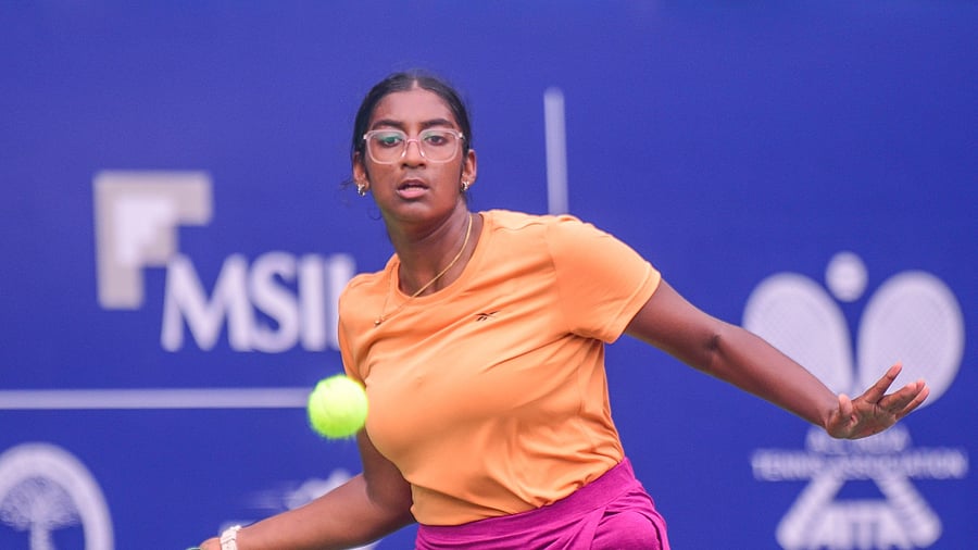 Sreenidhi Balaji returns during her final qualifying round win over Kashish Bhatia at the SKME ITF Open in Bengaluru on Monday.