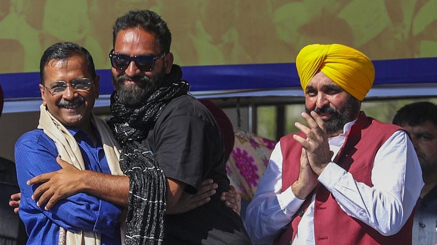 <div class="paragraphs"><p>Mehraj Malik, flanked by AAP national convener Arvind Kejriwal (left), and Punjab Chief Minister Bhagwant Mann during a public meeting in Doda on October 13. </p></div>