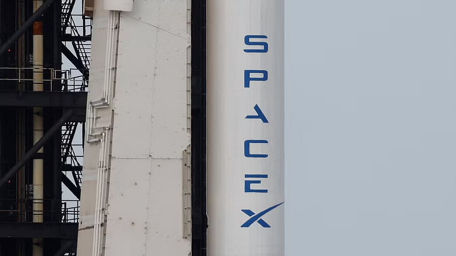 <div class="paragraphs"><p>SpaceX logo.</p><p></p></div>