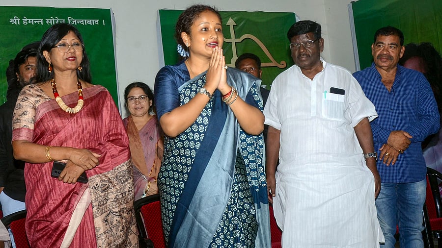 <div class="paragraphs"><p>Jharkhand Mukti Morcha (JMM) leader Kalpana Soren with party MP Mahua Maji during a meeting with party workers, in Ranchi, Monday.</p></div>
