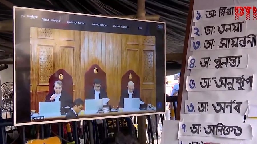 <div class="paragraphs"><p>Agitating doctors watch the live court proceedings. </p></div>