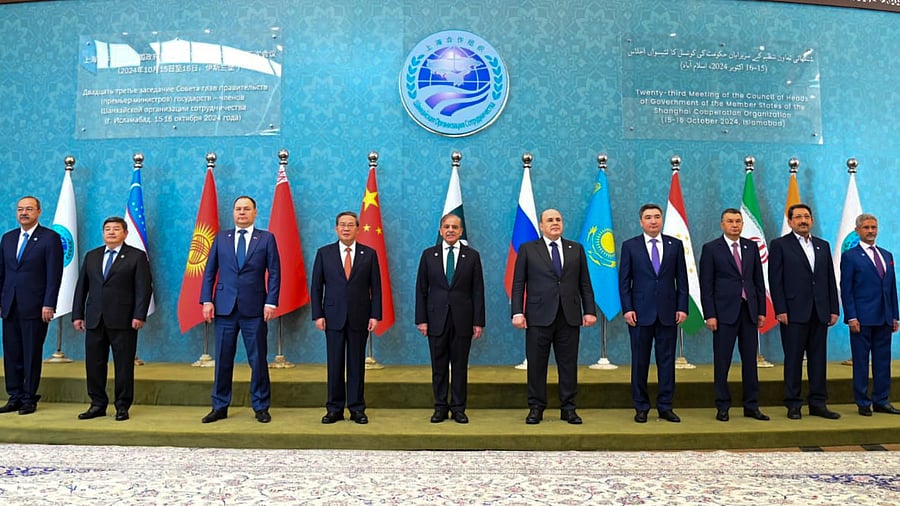 <div class="paragraphs"><p>External Affairs Minister S Jaishankar with Pakistan Prime Minister Shehbaz Sharif and other leaders during the 23rd meeting of the SCO Council of Heads of Government, in Islamabad, Pakistan.</p></div>