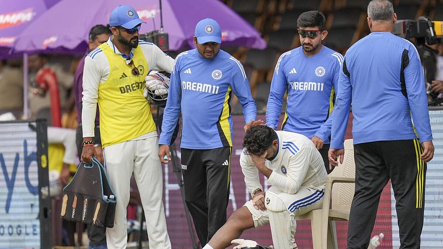 <div class="paragraphs"><p> India’s wicket-keeper Rishabh Pant reacts after being taken off field following an injury on the second day of the first test cricket match between India and New Zealand, at the M Chinnaswamy Stadium, in Bengaluru, Thursday, October 17, 2024.</p></div>