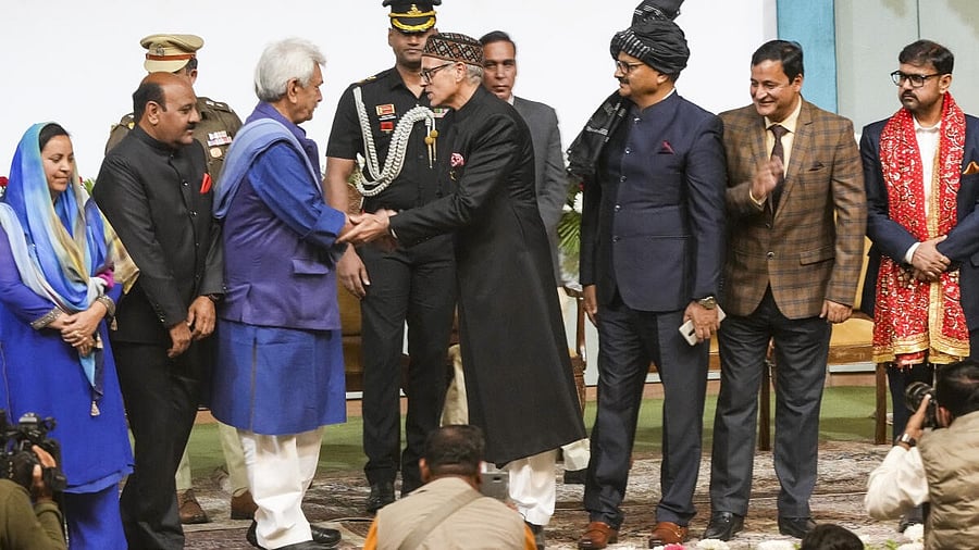 <div class="paragraphs"><p> J&K Lt Governor Manoj Sinha greets Chief Minister Omar Abdullah.</p></div>