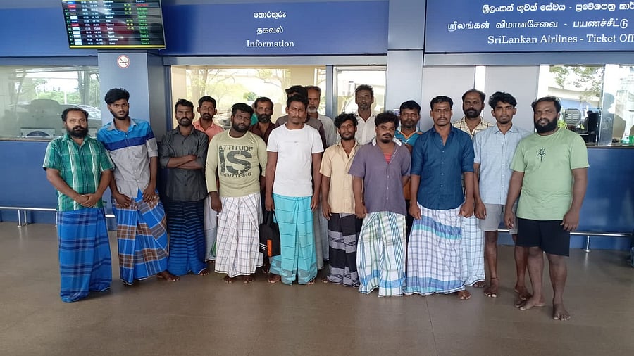<div class="paragraphs"><p>A picture of the 17 Indian fishermen. </p></div>
