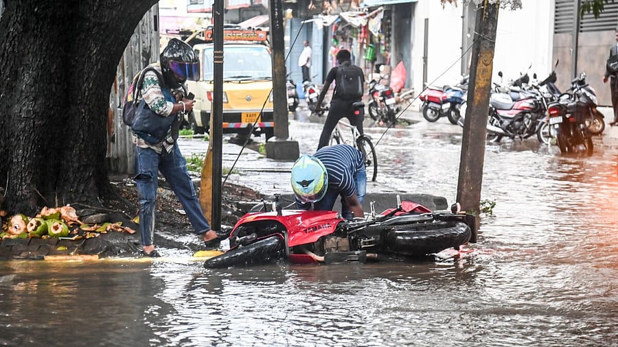 <div class="paragraphs"><p>Heavy rains lash Mysuru.</p></div>