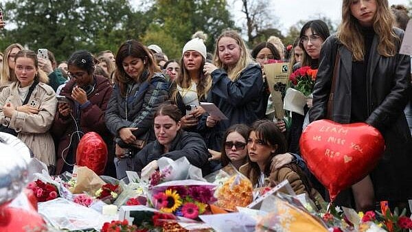 <div class="paragraphs"><p>Fans react as they pay tribute to former One Direction singer Liam Payne, who was found dead after he fell from a third-floor hotel room balcony in Buenos Aires, in Hyde Park, London. </p></div>