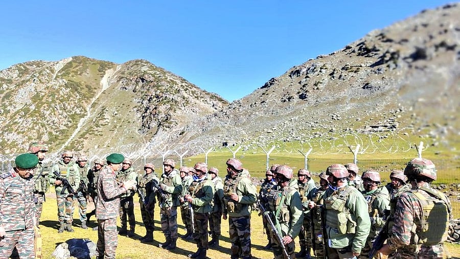 <div class="paragraphs"><p> Lieutenant General Navin Sachdeva, lauded the alertness and dedication of the troops in ensuring peace and security in the Jammu region.</p></div>