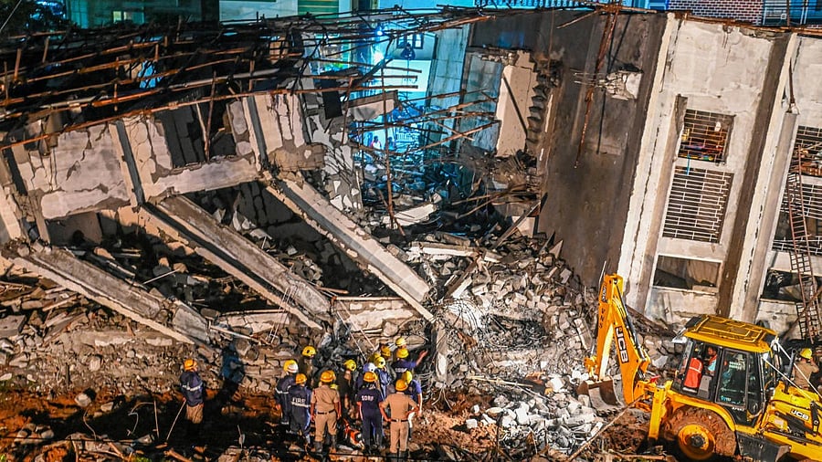 <div class="paragraphs"><p>Around 20 people, mostly construction workers, were trapped, police had said.</p></div>