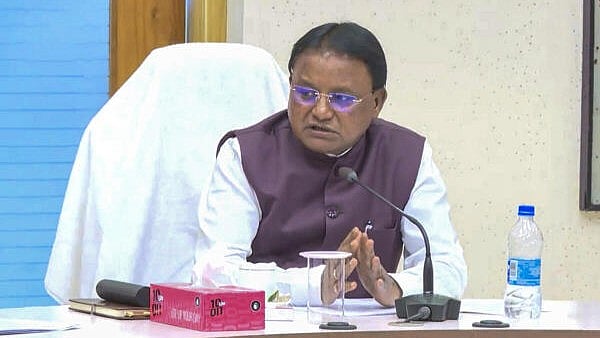 <div class="paragraphs"><p>Odisha Chief Minister Mohan Charan Majhi chairs a review meeting on preparedness for the Cyclone ‘Dana’ ahead of its landfall. </p></div>