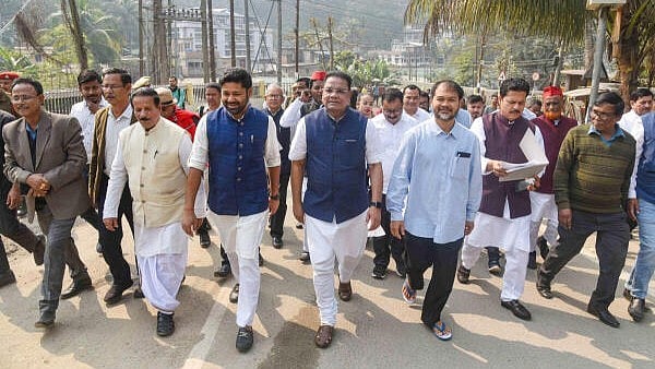 <div class="paragraphs"><p>United Opposition Forum President Bhupen Borah and General Secretary Lurinjyoti Gogoi along with TMC leader Ripun Bora and MLA Akhil Gogoi and other leaders of the Congress-led Opposition forum. </p></div>