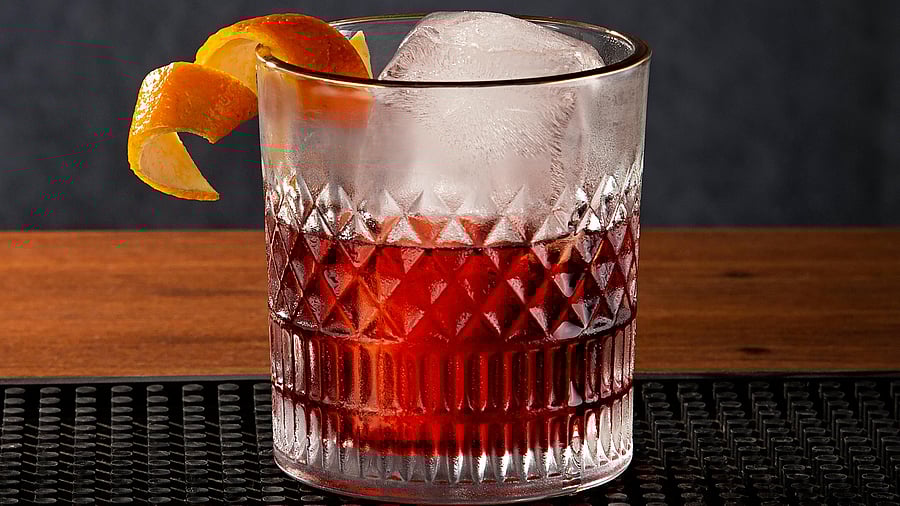 <div class="paragraphs"><p>Negroni. </p></div>