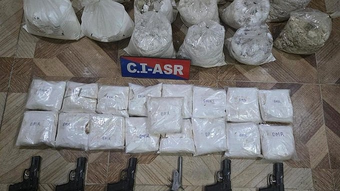 <div class="paragraphs"><p>Cross-border smuggling racket unearthed in Punjab, 105 kg heroin recovered. </p></div>