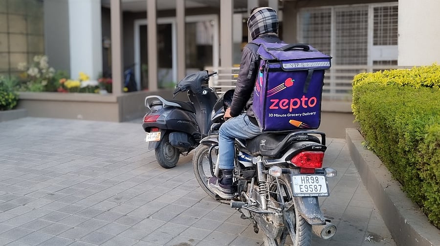 <div class="paragraphs"><p>Delivery boy from Zepto standing outside a residential building </p></div>