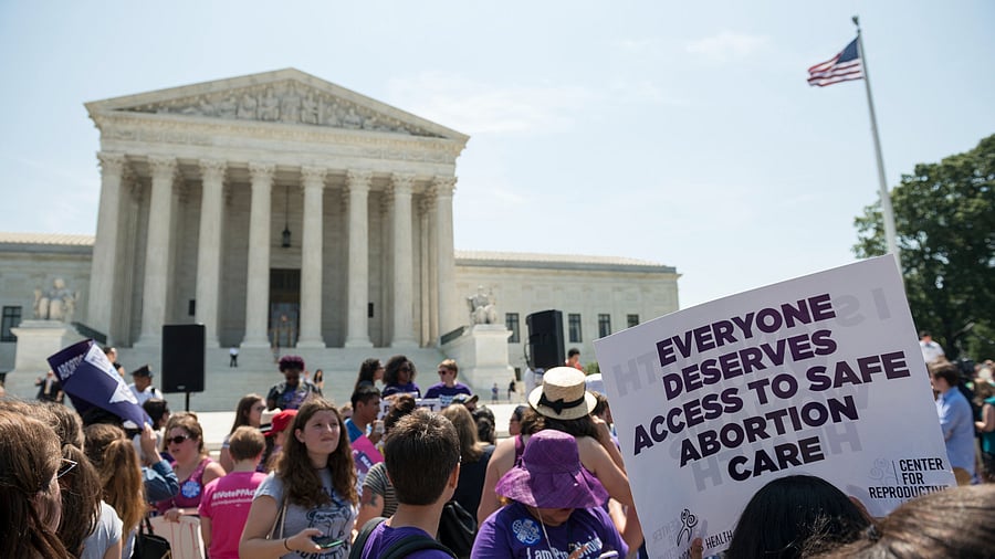 <div class="paragraphs"><p>Pro-choice supporters in front of the US Supreme Court.</p></div>