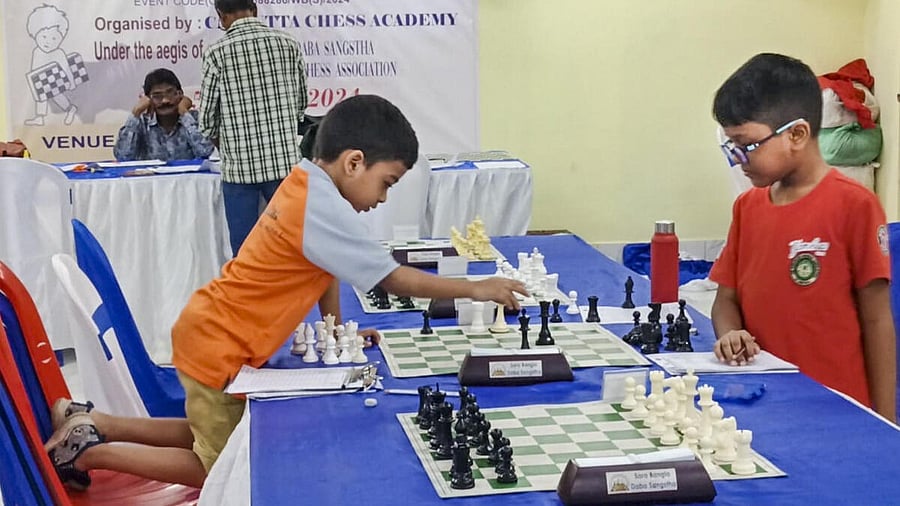 <div class="paragraphs"><p>Anish Sarkar (left) has created history at the age of 3. </p></div>