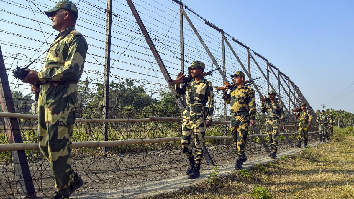 <div class="paragraphs"><p>Border Security Force personnel patrol along the India-Bangladesh border in Tripura. (Representative image) </p></div>