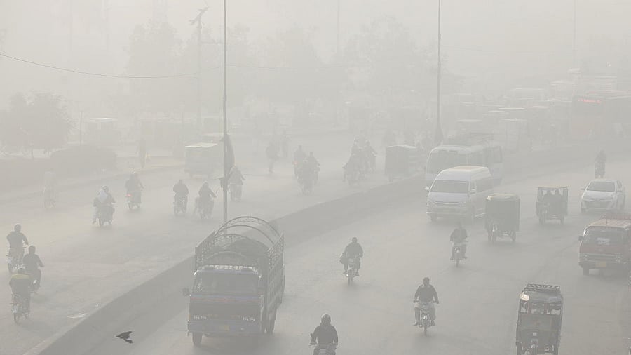 <div class="paragraphs"><p>Vehicles move amid dense smog in Lahore, Pakistan. (Representative image)</p></div>