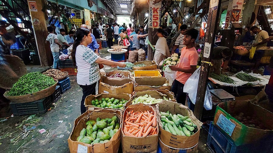 <div class="paragraphs"><p>Navi Mumbai: A view of the wholesale vegetables market at Vashi, in Navi Mumbai, Friday</p></div>
