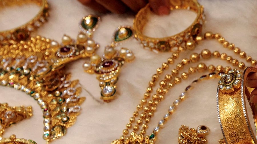 <div class="paragraphs"><p>The man was travelling in a cab when police and election officials intercepted him near the Mumbai Trans Harbour Link (MTHL) sea bridge. (Representative image) </p></div>