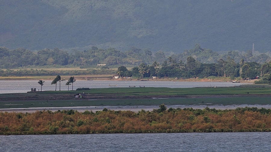 <div class="paragraphs"><p>People of Myanmar during the ongoing conflict. (Representative image)</p></div>