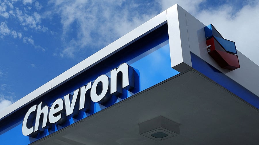 FILE PHOTO: A Chevron gas station sign is seen in Austin, Texas, U.S., October 23, 2023. REUTERS/Brian Snyder/File Photo