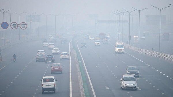 <div class="paragraphs"><p>Vehicles ply on NH-24 during smog, in New Delhi, Saturday.&nbsp;</p></div>