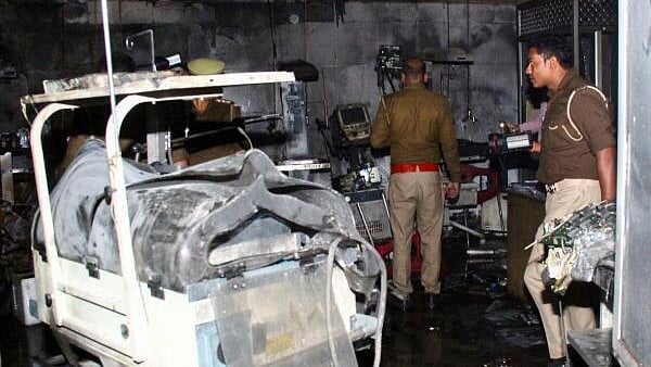 <div class="paragraphs"><p>Police officers examine the damaged neonatal intensive care unit after a fire broke out at the Maharani Laxmibai Medical College in Jhansi district, in the northern state of Uttar Pradesh, India.&nbsp;</p></div>