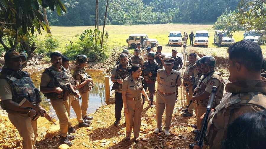 <div class="paragraphs"><p>Internal Security Division (under which ANF comes) IGP Roopa D Moudgil interacts with Anti Naxal Force personnel at near Peetebailu village, Kabbinale area near Hebri of Udupi, where Naxal leader Vikram Gowda killed in an encounter.</p></div>