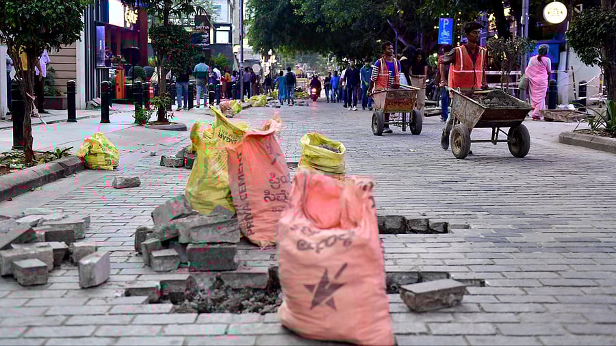 <div class="paragraphs"><p>Work on in full swing to relay the roads. </p></div>