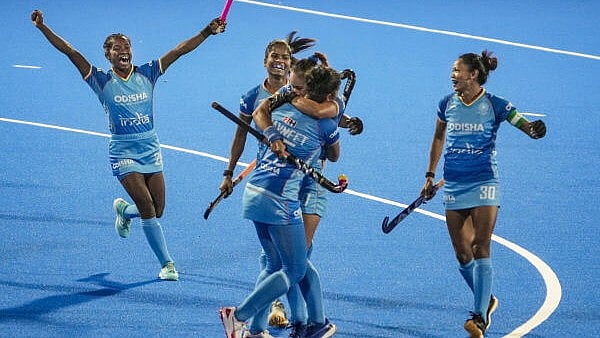 <div class="paragraphs"><p>India's Lalremsiami celebrates with teammate Navneet Kaur</p></div>