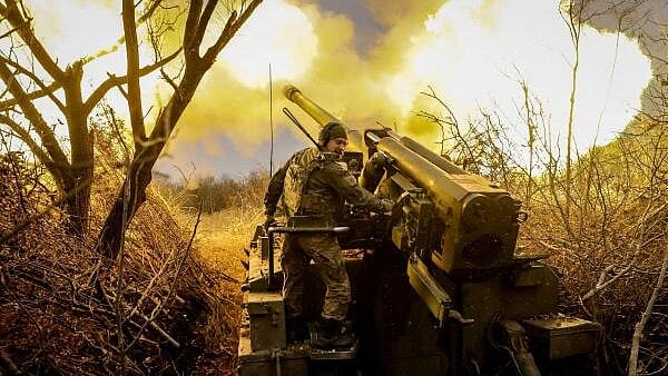<div class="paragraphs"><p>Ukrainian servicemen fire a self-propelled howitzer towards Russian troops near the frontline town of Chasiv Yar</p></div>