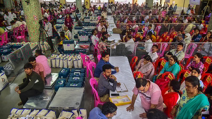 <div class="paragraphs"><p>Polling officials collect EVMs and other election material at a distribution center on the eve of voting for the Maharashtra Assembly polls, in Navi Mumbai, Maharashtra, Tuesday, Nov. 19, 2024. </p></div>