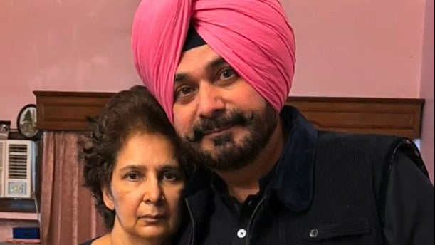 <div class="paragraphs"><p>Navjot Singh Sidhu with his wife</p></div>