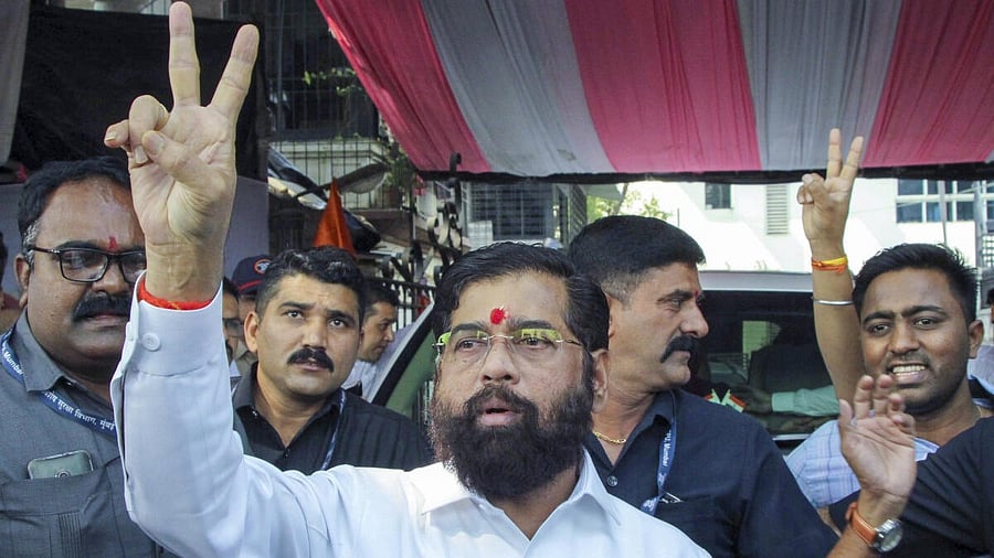 <div class="paragraphs"><p>Eknath Shinde flashes the victory sign after Maya Yuti's resounding win in Maharashtra. </p></div>