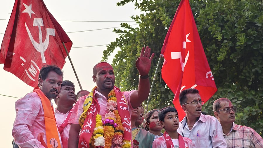 <div class="paragraphs"><p>Victory procession in Dahanu after CPI(M) leader Vinod Nikole (Centre) secured victory from the constituency at the Maharashtra Elections 2024. </p></div>