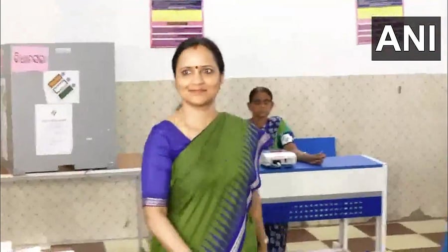 <div class="paragraphs"><p>Sujata R Karthikeyan</p></div>