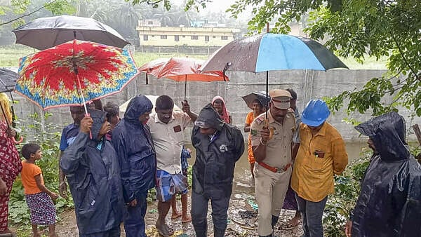 <div class="paragraphs"><p>Collector Manikandan visits the rain-affected areas to take stock of sitution amidst severe weather conditions owing to deep depression in Bay of Bengal, in Karaikal district, Thursday, Nov. 28, 2024.</p></div>